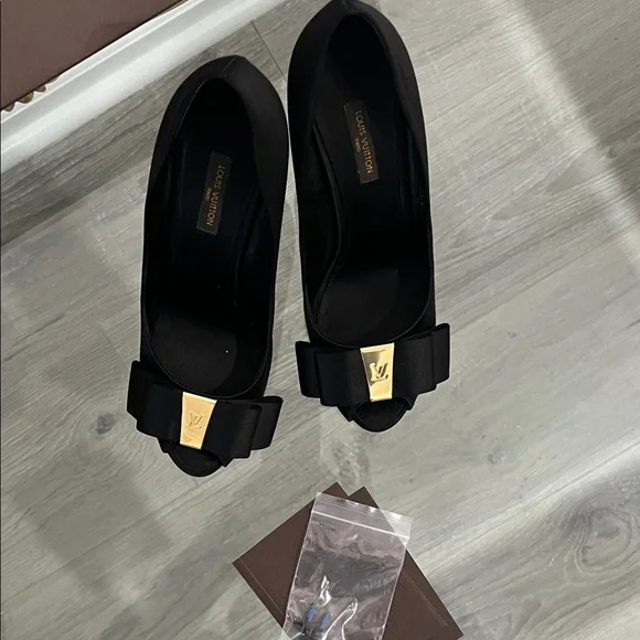 Louis Vuitton Black Heels with Gold Accent - Picture 2 of 6